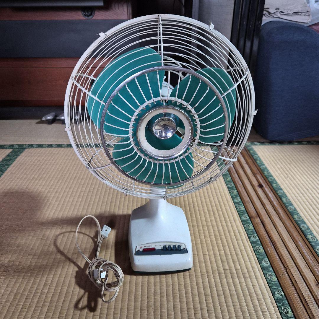 レトロ　Matsushita 家庭用扇風機 ホワイトとグリーン