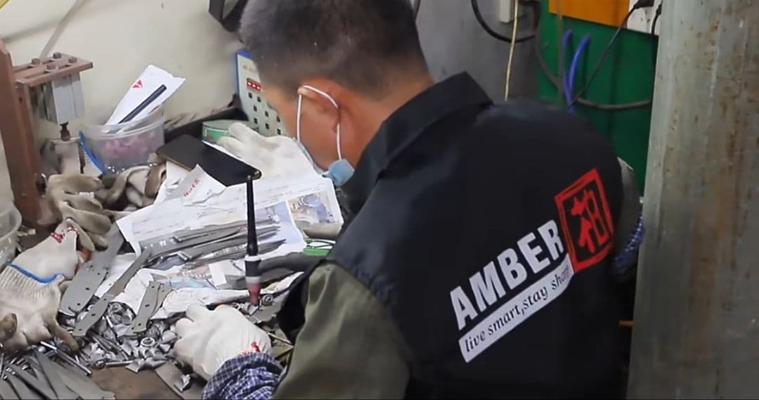 プレゼント付き　V金10号 　67層　ダマスカス包丁　青緑柄　剣型　牛刀