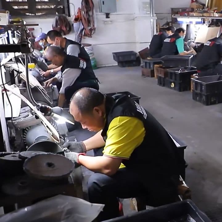 プレゼント付き　V金10号 　67層　ダマスカス包丁　青緑柄　剣型　牛刀