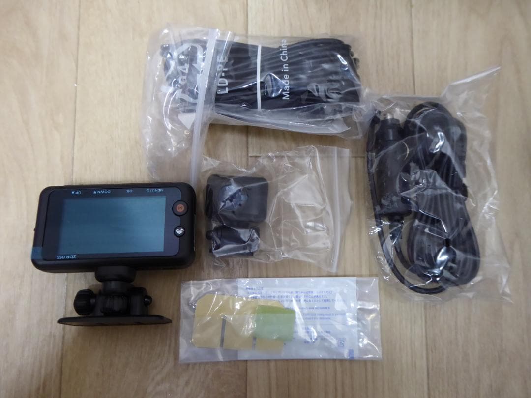 未使用　COMTEC ZDR055 ドライブレコーダー　カメラ前後