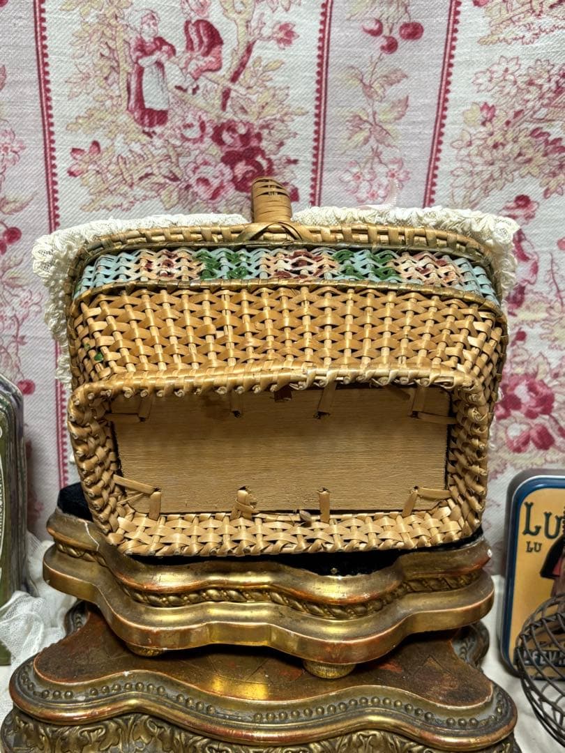 フランスアンティーク　ローズパニエ　蓋レース