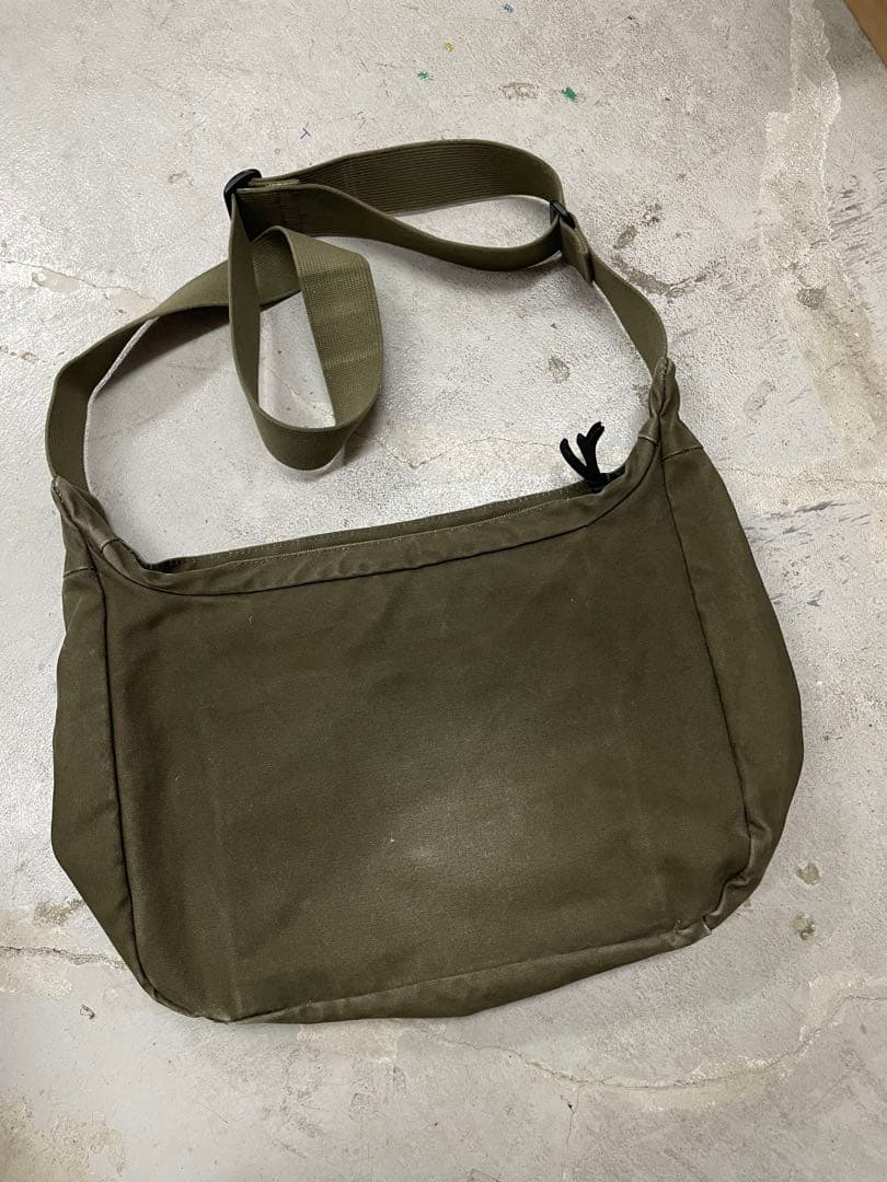 吉田カバン　PORTER BEATショルダーバック　メッセンジャーバック　カーキ