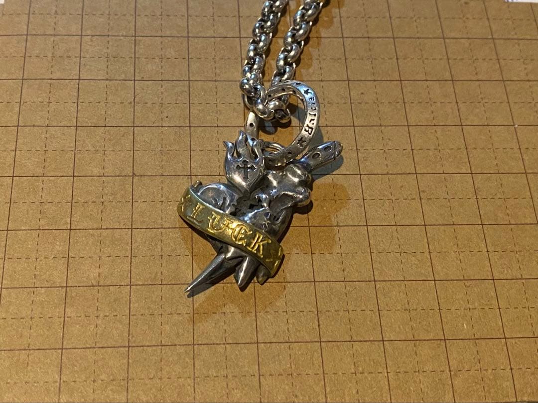 galcia ガルシア ハートにナイフのペンダントトップ