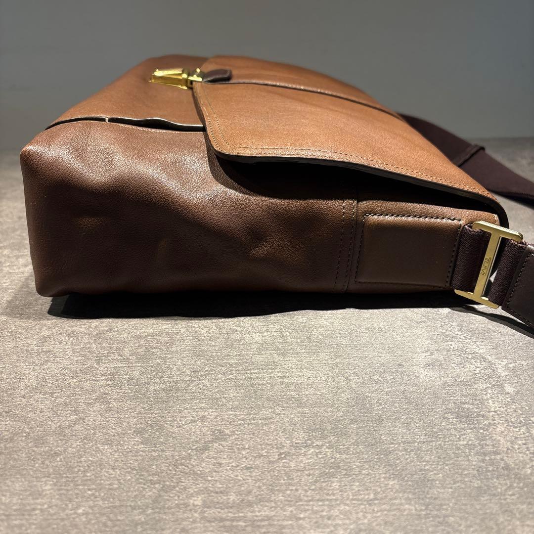 TUMI トゥミBeacon Hill ショルダーバッグ　レザー　美品