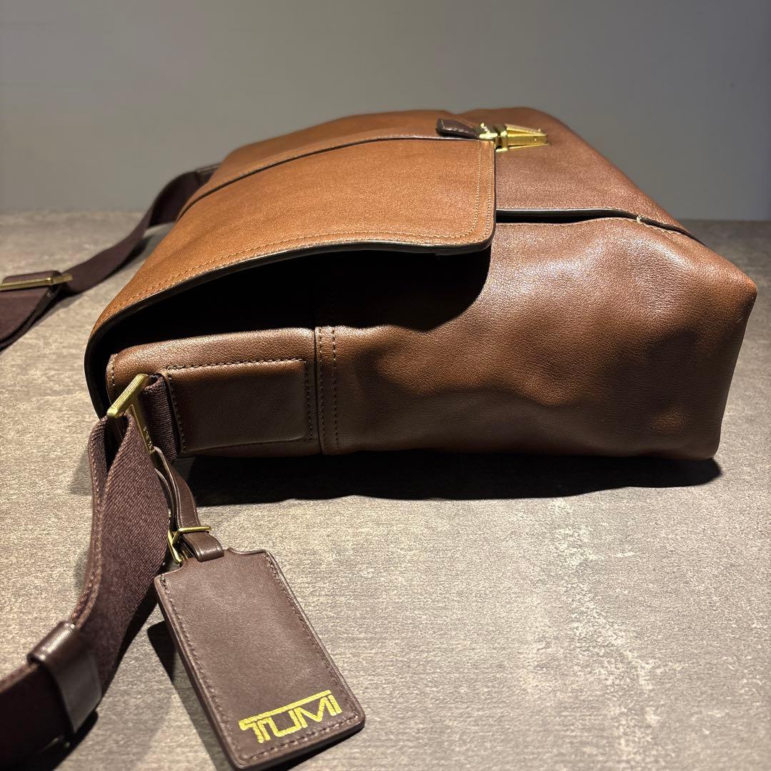 TUMI トゥミBeacon Hill ショルダーバッグ　レザー　美品