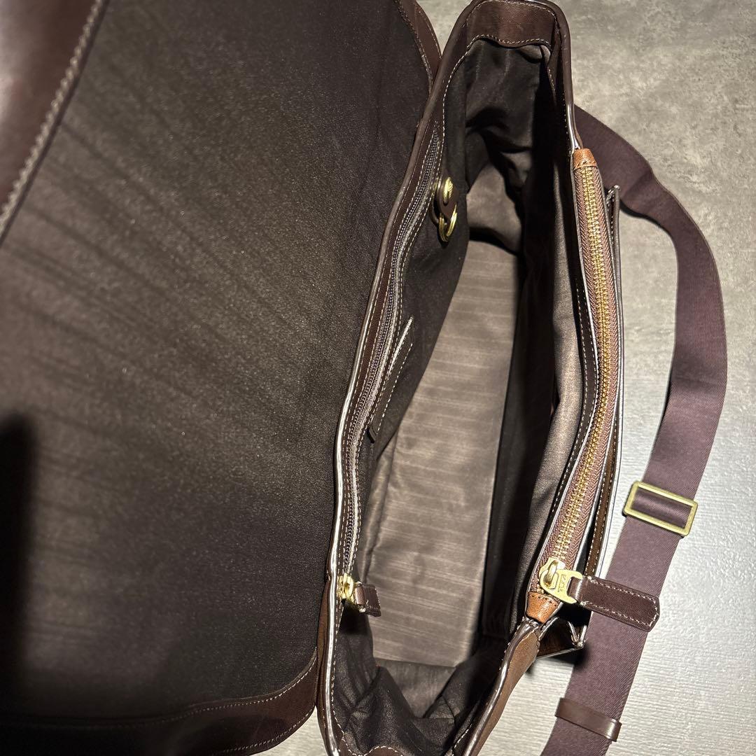 TUMI トゥミBeacon Hill ショルダーバッグ　レザー　美品