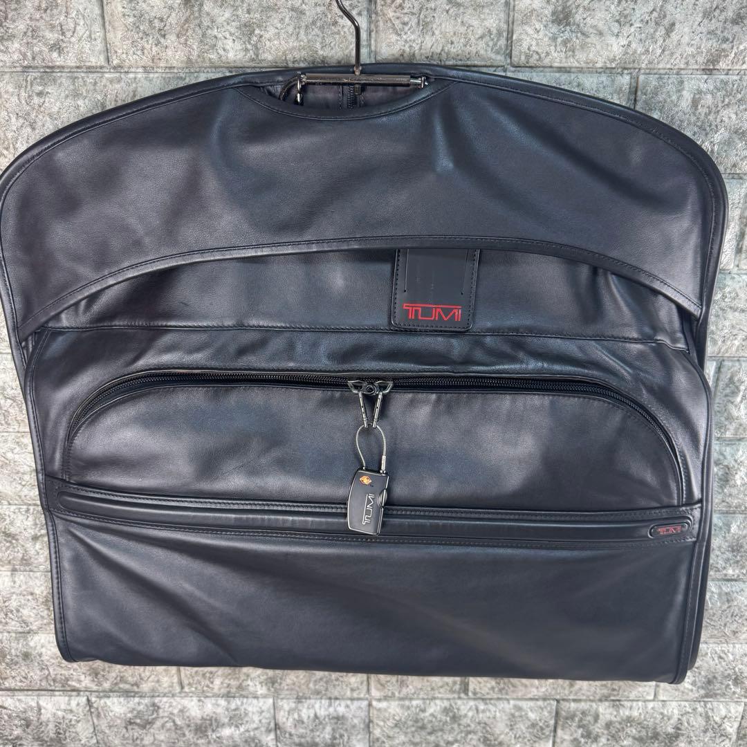 美品 TUMI トゥミ レザー ガーメントケース 衣類ケース ブラック