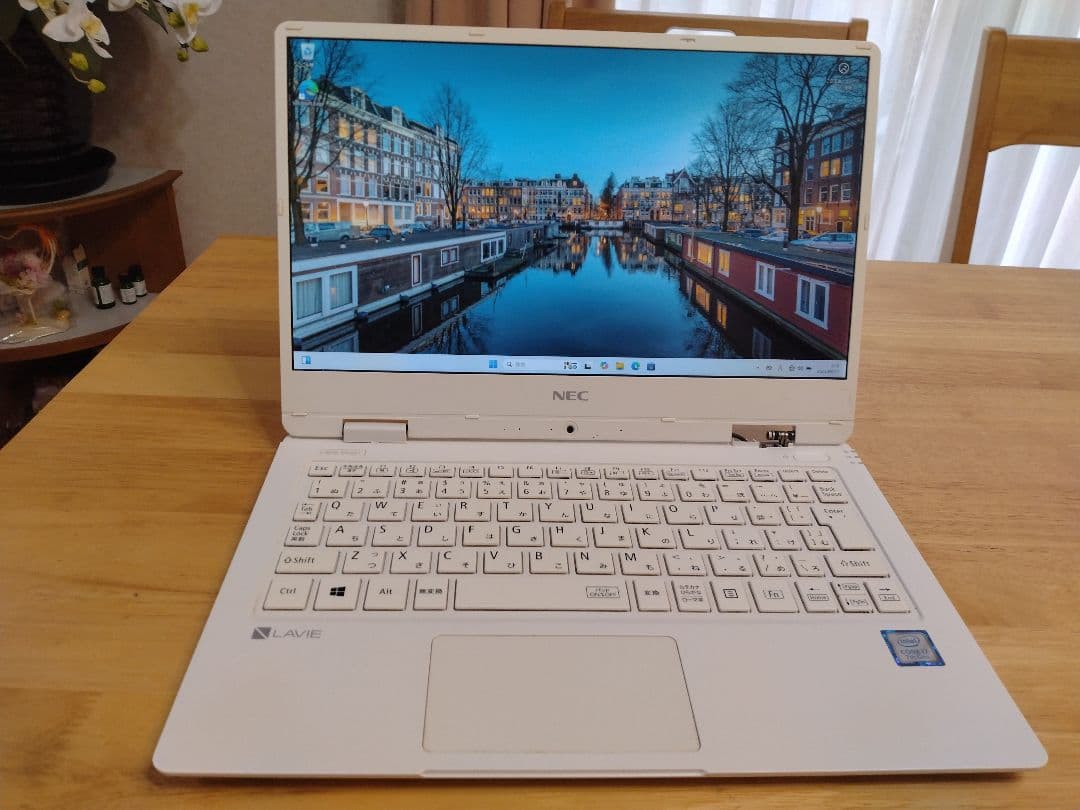 薄型軽量☆NEC PC-GN13T78GD　i7-7Y75　8GB　SSD256