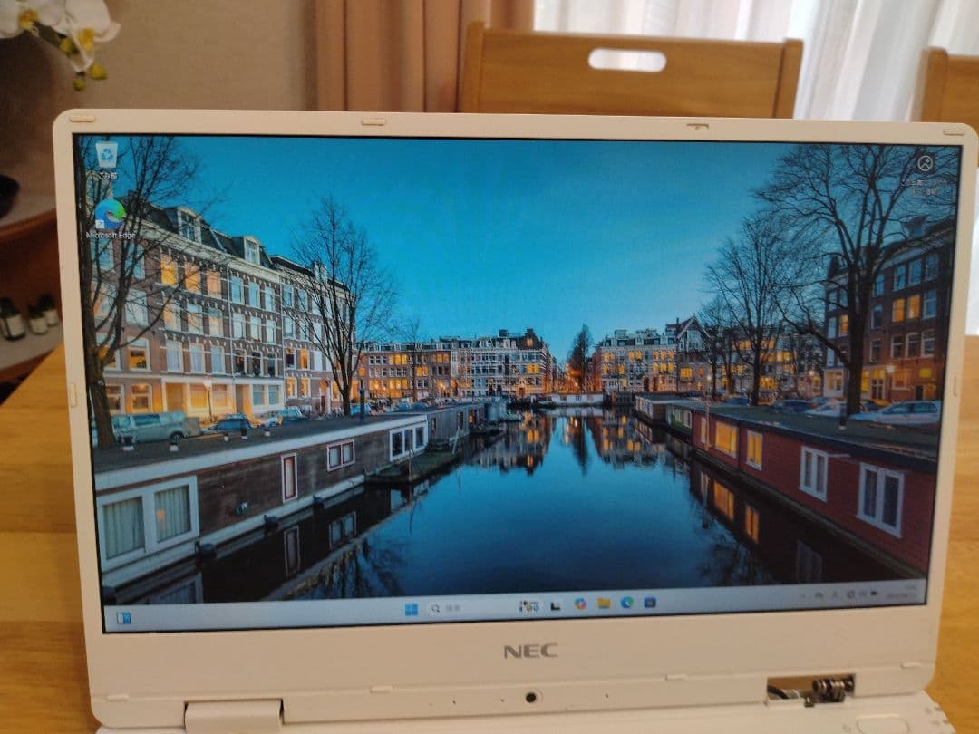 薄型軽量☆NEC PC-GN13T78GD　i7-7Y75　8GB　SSD256