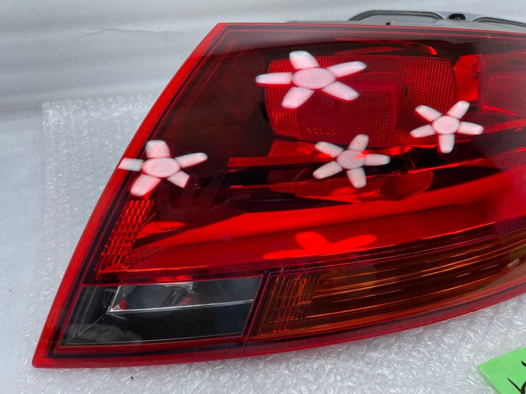 良品 @アウディ TT 8J 純正 右テールランプ 8J0945096C|か24