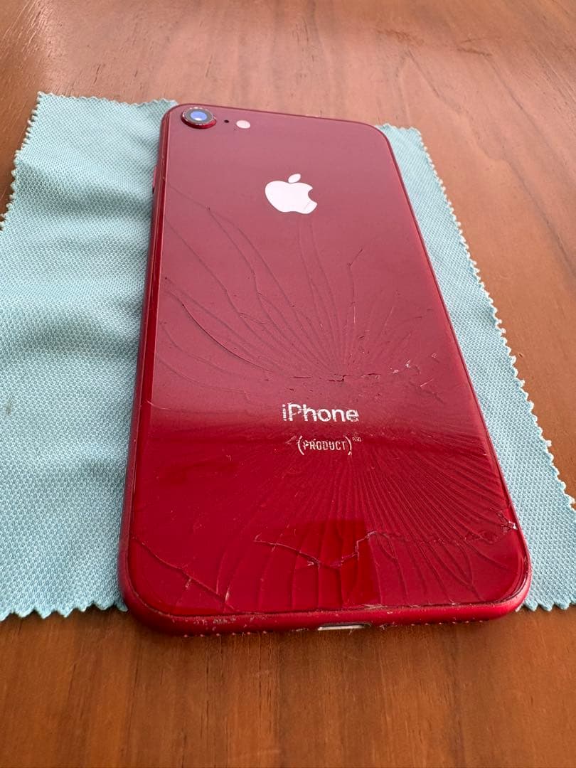 Apple iPhone 8 赤 (背面ひび割れ)