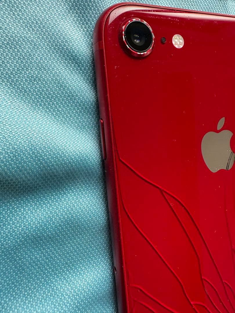 Apple iPhone 8 赤 (背面ひび割れ)