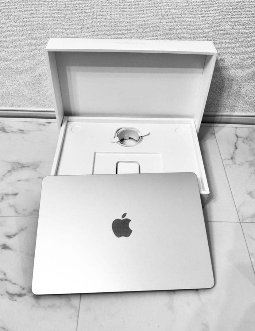 R*i様 MacBookAir M2 512GB 極美品 バッテリー98%