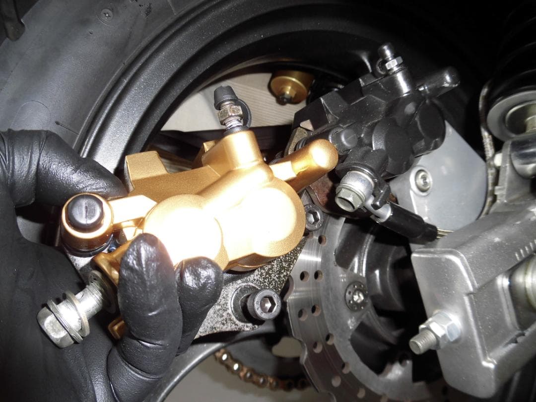 ゼファー400(Ｃ型)リアブレーキキャリパー(2pot)バリオスにも