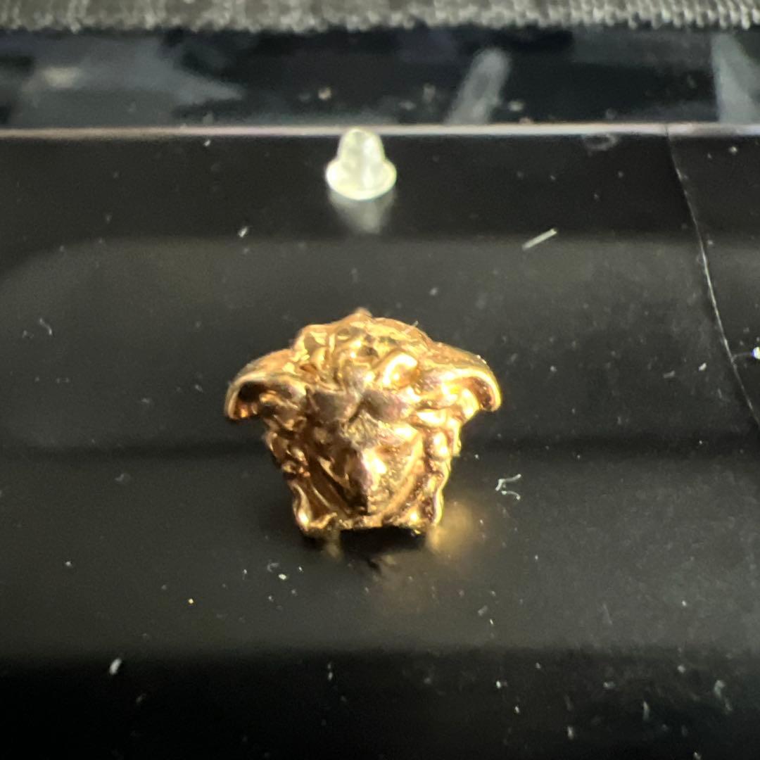 ベルサーチ　メデューサデザイン ゴールドピアス(片耳用)