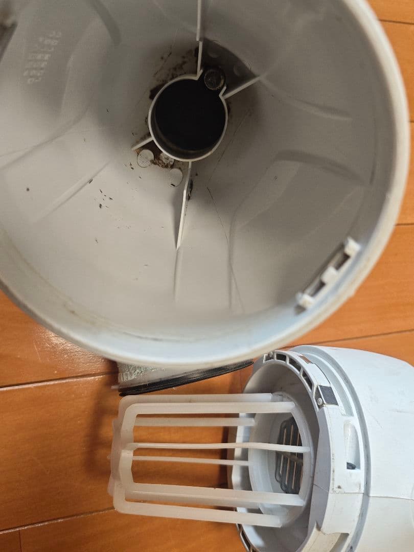 マキタ　makita　CL141FD 充電式クリーナー