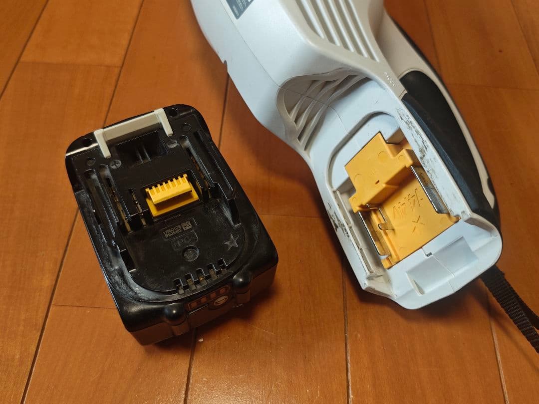 マキタ　makita　CL141FD 充電式クリーナー