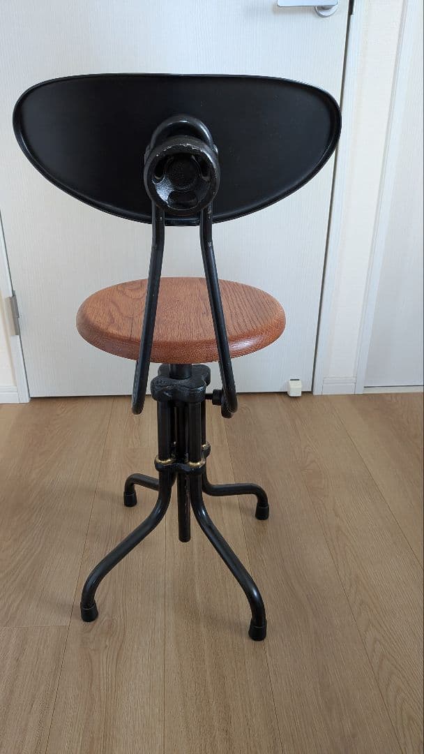 【DISTRICT EIGHT】ガレット ロースツール バックレスト付　椅子