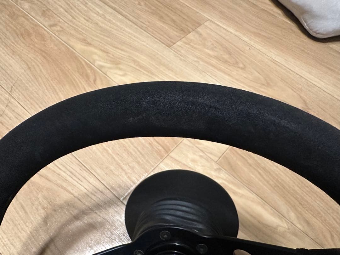 momo ステアリング スウェード アバルト用ボス付き