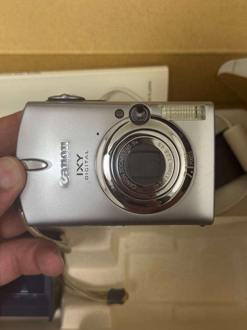 CANON キャノン IXY 700 デジカメ コンデジ 箱付き シルバー