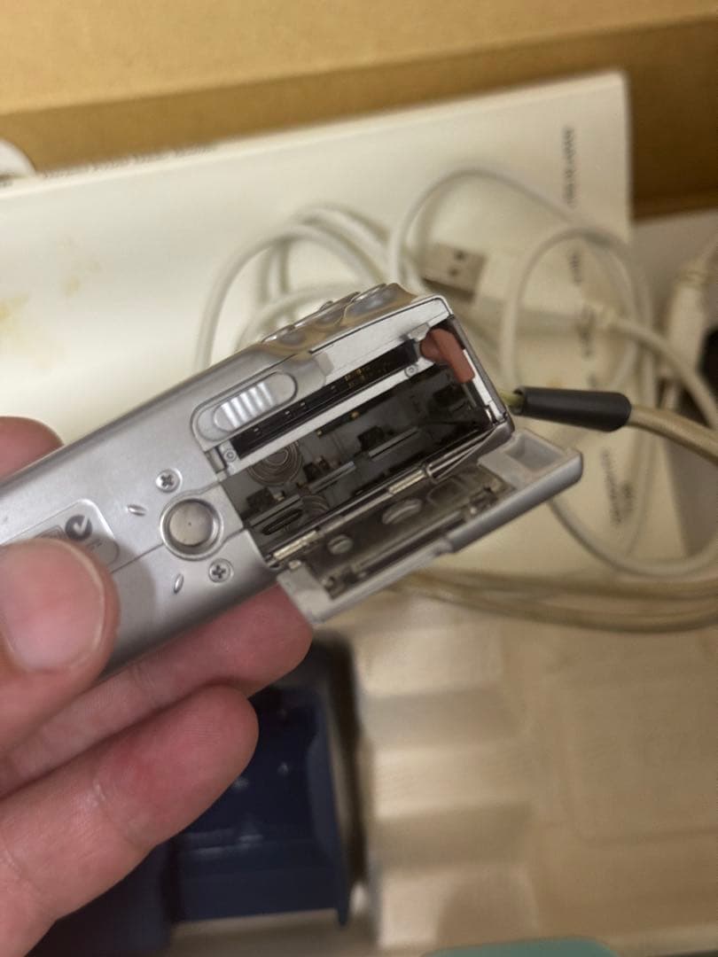 CANON キャノン IXY 700 デジカメ コンデジ 箱付き シルバー