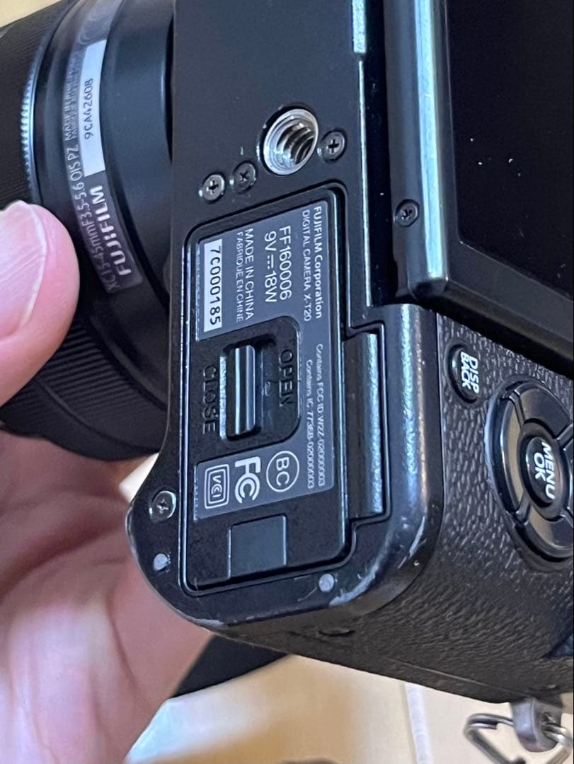 【値下げ中】FUJIFILM X-T20 ミラーレスカメラ＆15-45mmレンズ