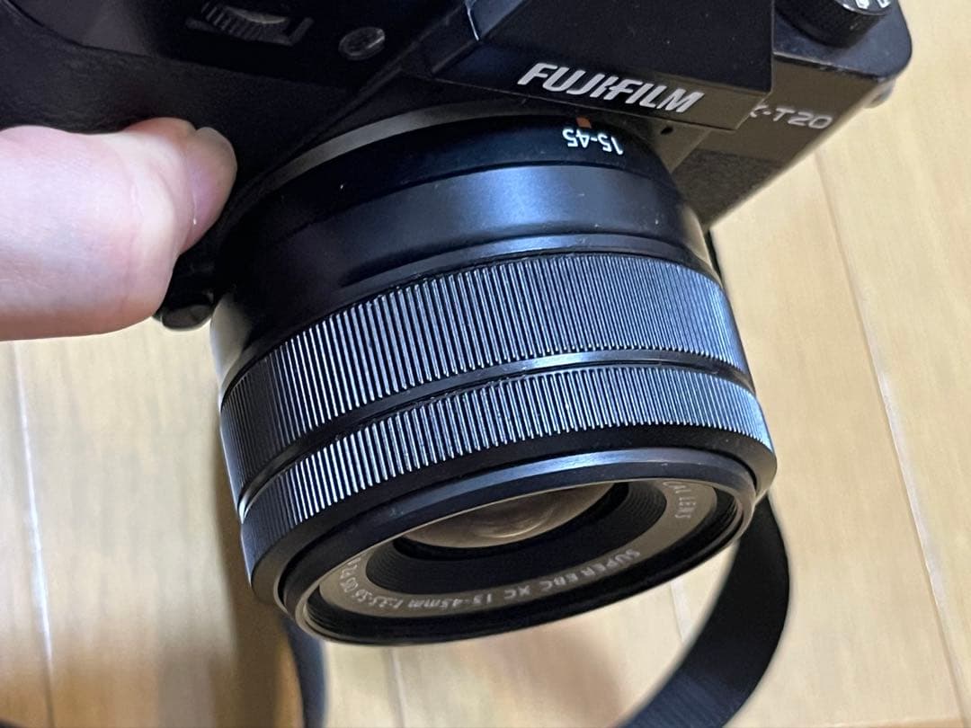 【値下げ中】FUJIFILM X-T20 ミラーレスカメラ＆15-45mmレンズ
