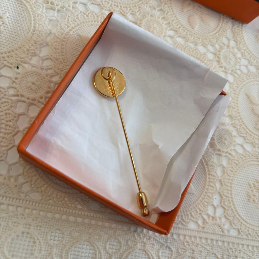 HERMES 丸型ピンバッジ 2個セット