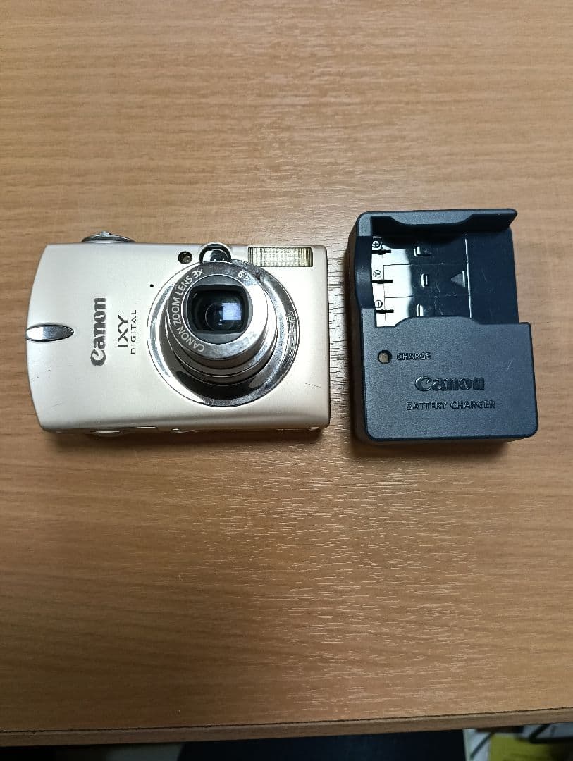 Canon IXY DIGITAL 7.1MP 本体と充電器　PC1169