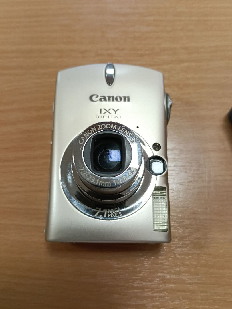 Canon IXY DIGITAL 7.1MP 本体と充電器　PC1169
