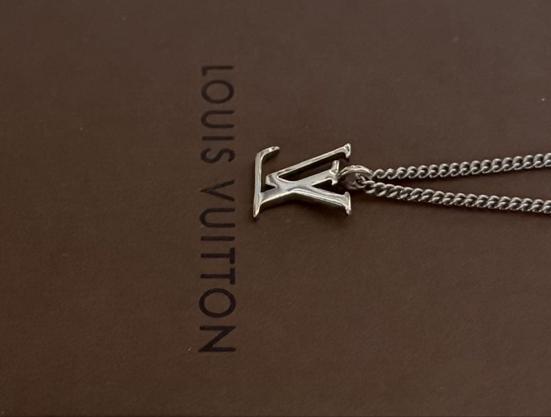 極美品✨ louis vuitton ルイヴィトン ペンダント LV モノグラム
