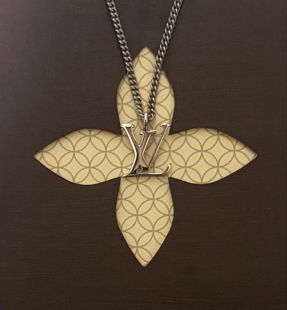 極美品✨ louis vuitton ルイヴィトン ペンダント LV モノグラム
