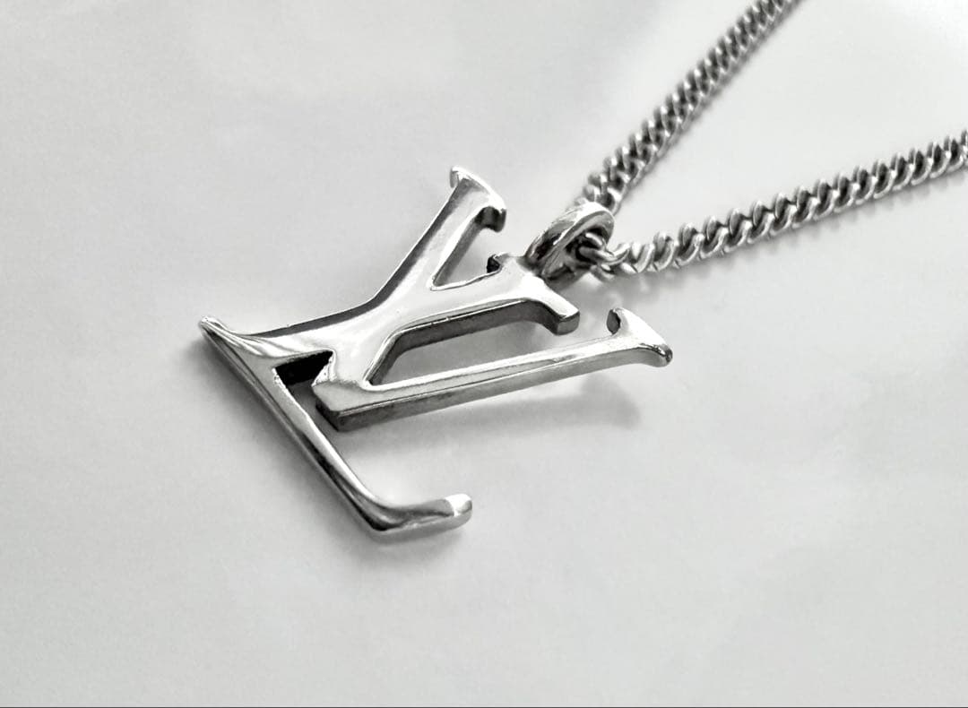 極美品✨ louis vuitton ルイヴィトン ペンダント LV モノグラム