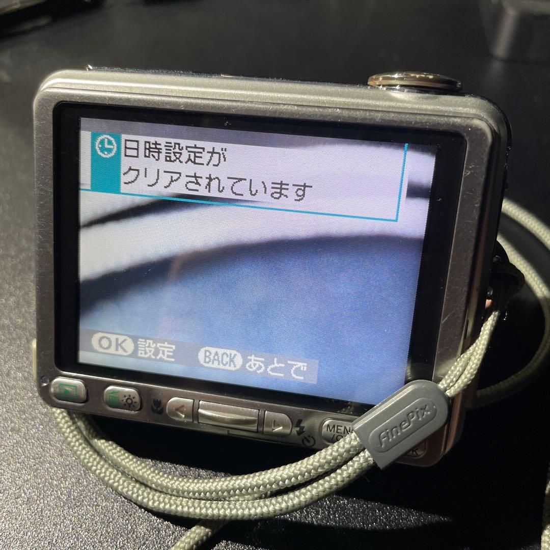 FUJIFILM FinePix V FINEPIX V10　シルバー