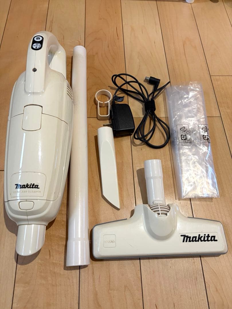 【美品】マキタ　コードレス掃除機　CL105DW ホワイト