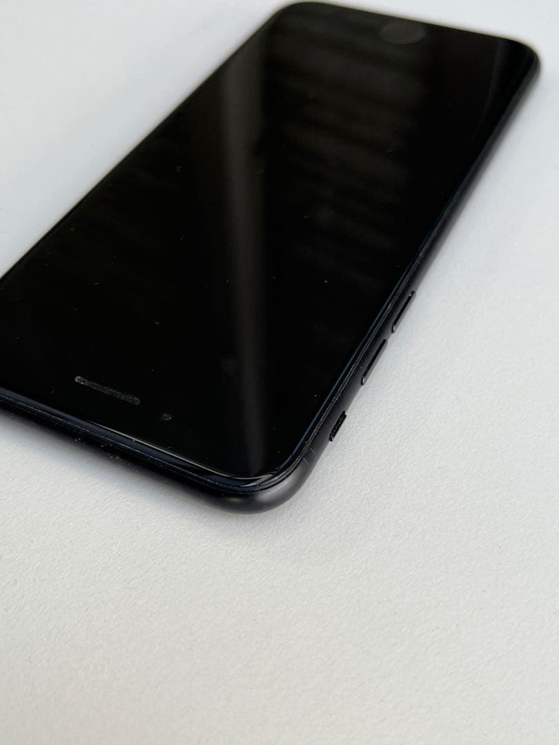 Apple iPhone SE (2世代)ブラック