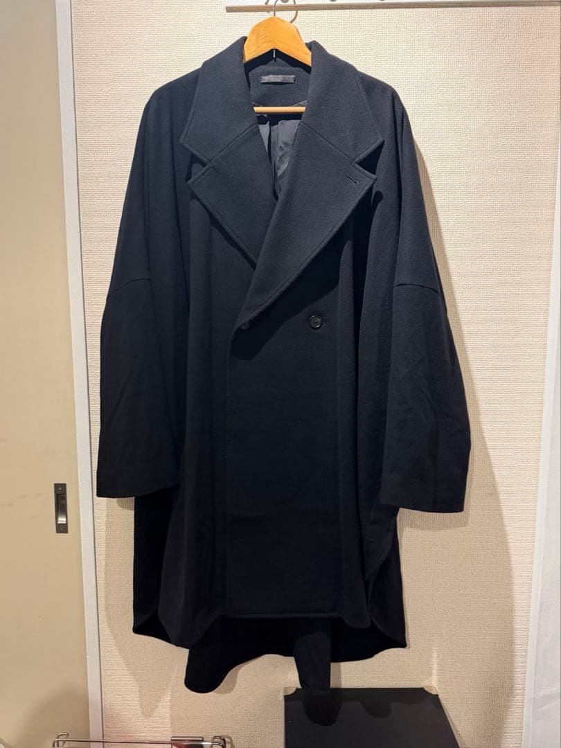JUHA (ユハ）OVERSIZED PONCHO COAT black