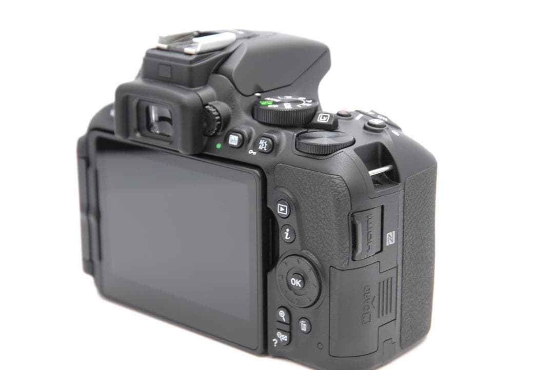 ショット数797枚 Nikon D5600 レンズキット 超美品 Wi-Fi付き
