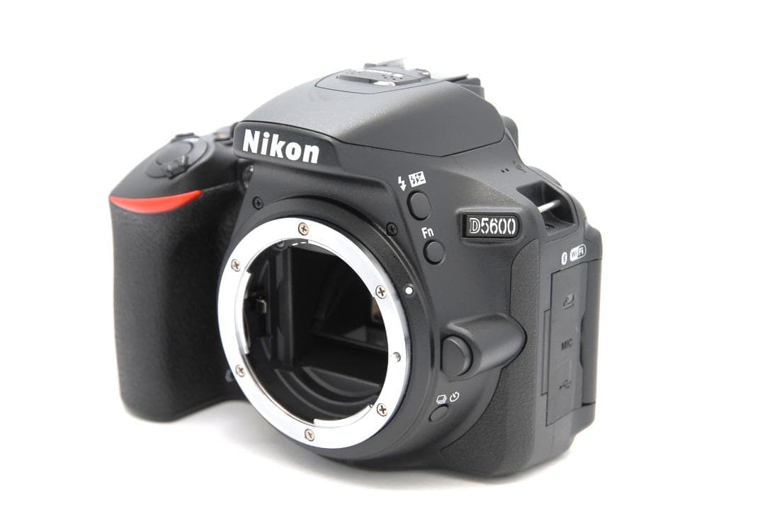 ショット数797枚 Nikon D5600 レンズキット 超美品 Wi-Fi付き