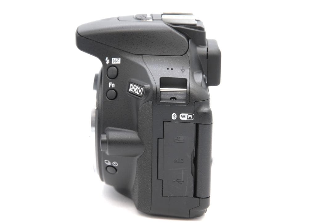 ショット数797枚 Nikon D5600 レンズキット 超美品 Wi-Fi付き