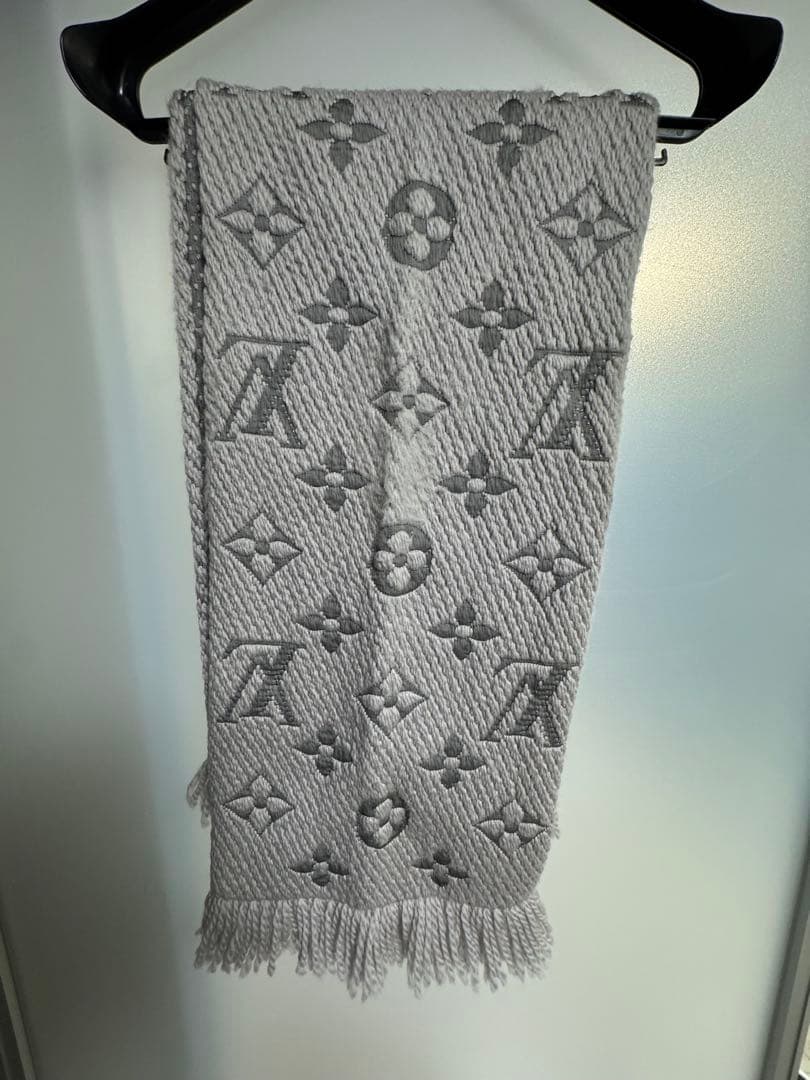 【本日までの価格】ルイヴィトン　エシャルプ ロゴマニア マフラー　ライトグレー