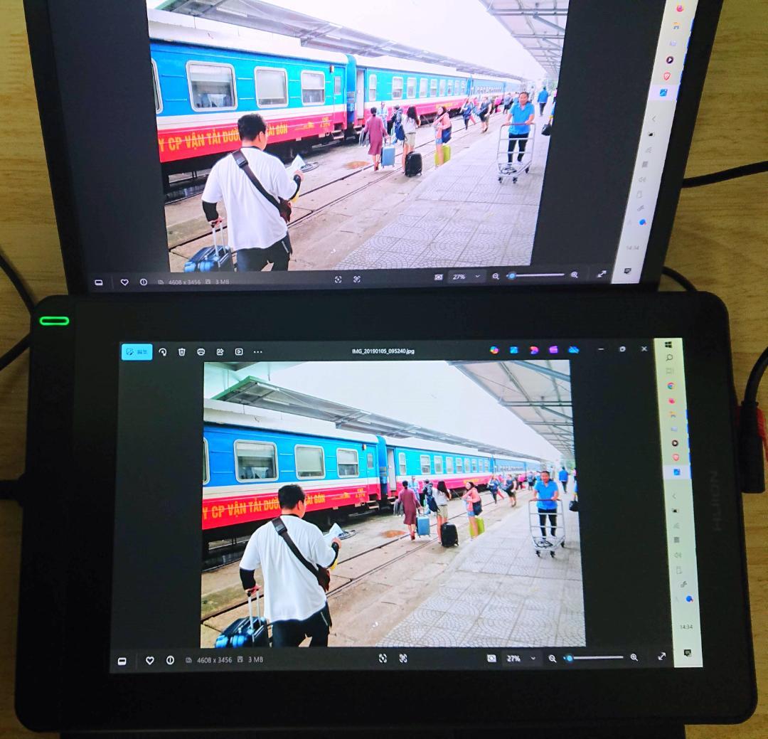 【ほぼ未使用】液タブ HUION Kamvas 13 / 13.3型 スタンド付