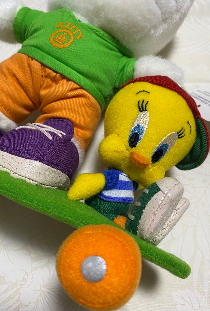 サンリオ　ハローキティ&トゥイーティー　コラボ　ぬいぐるみ　スケボー