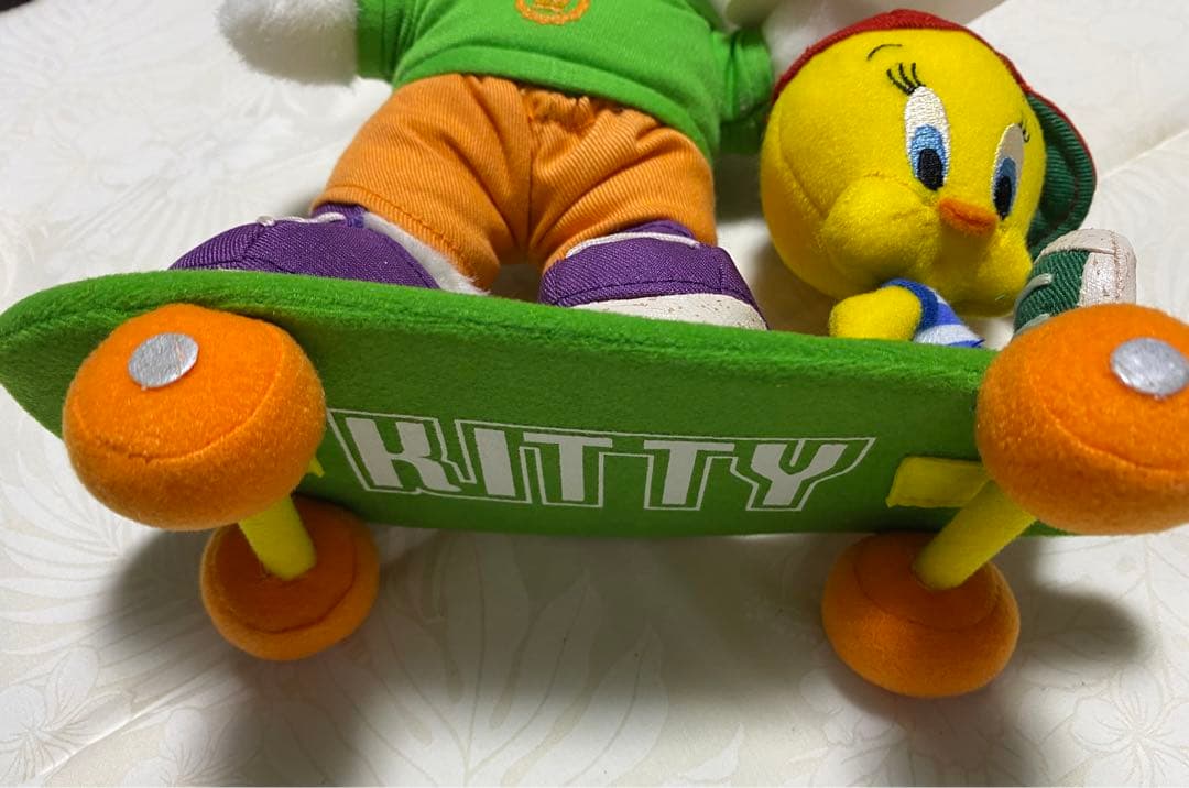 サンリオ　ハローキティ&トゥイーティー　コラボ　ぬいぐるみ　スケボー