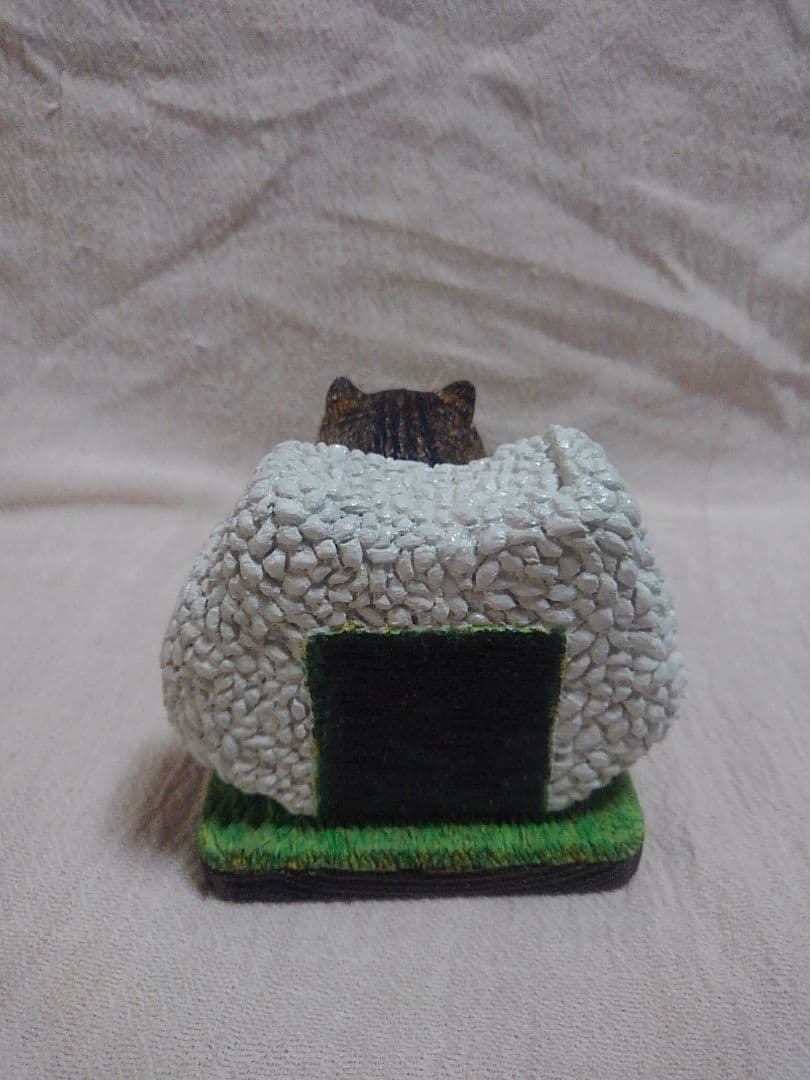 木彫りのデブ猫ボスの置物