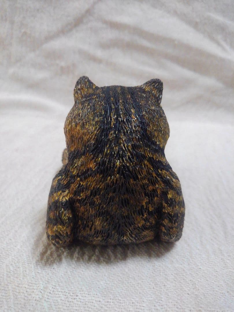 木彫りのデブ猫ボスの置物