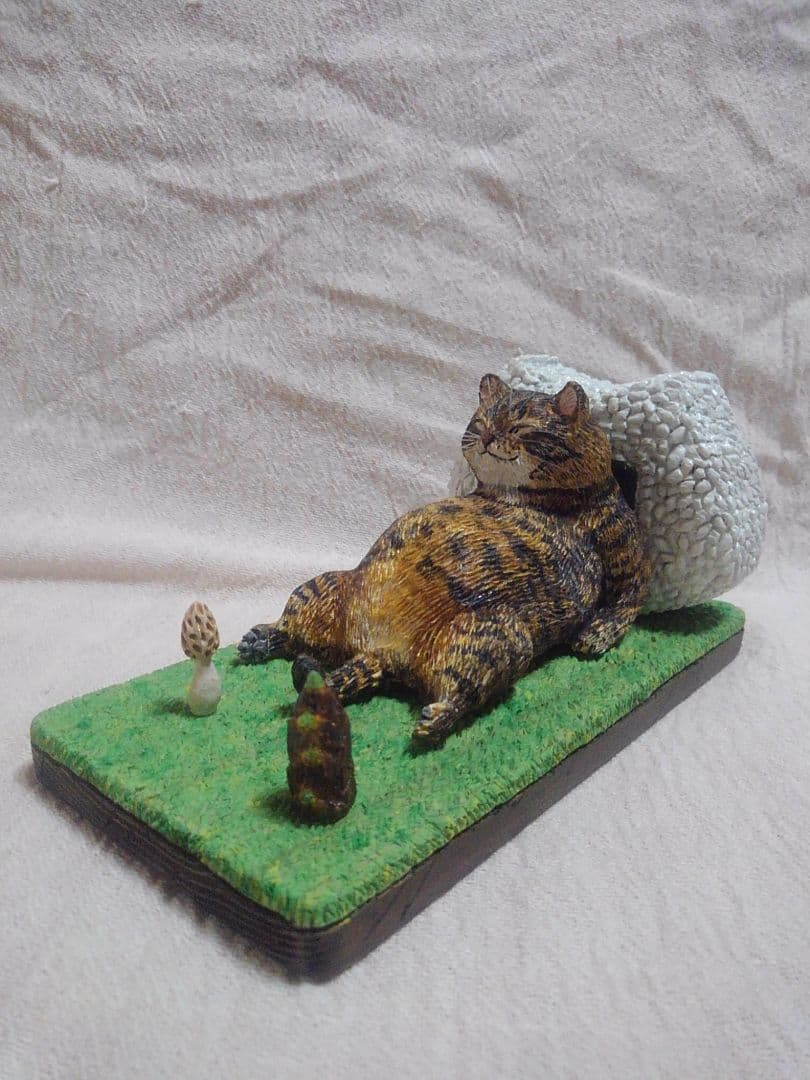 木彫りのデブ猫ボスの置物