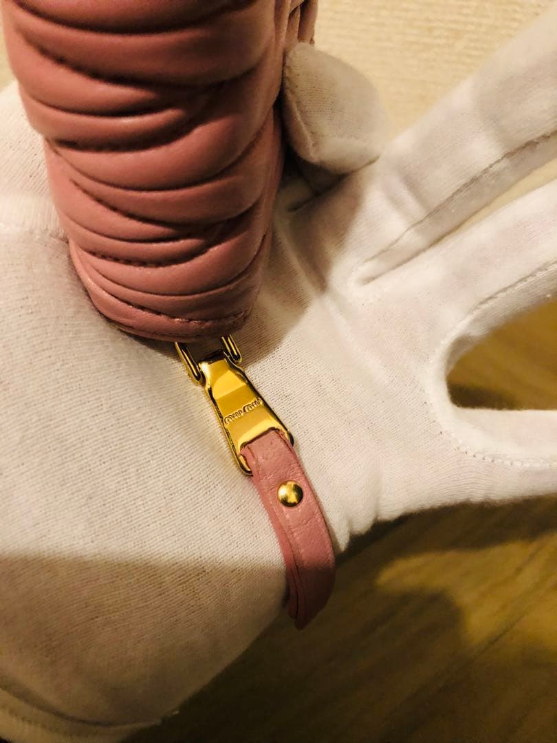 MIU MIU ピンクレザー 二つ折り財布