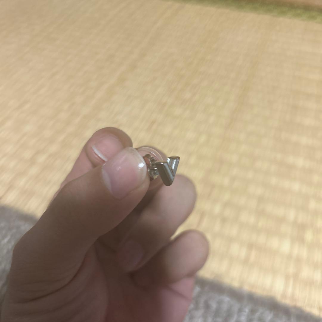 ルイヴィトン エッセンシャルV シルバー ピアス