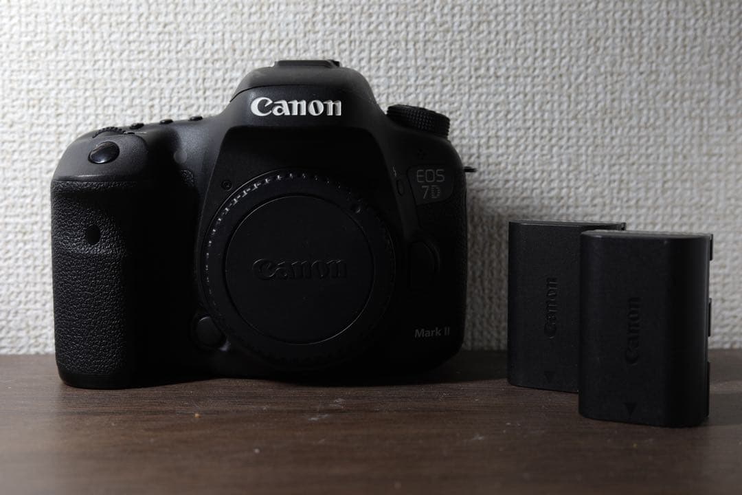 Canon EOS 7D Mark II 本体 バッテリー2個付き
